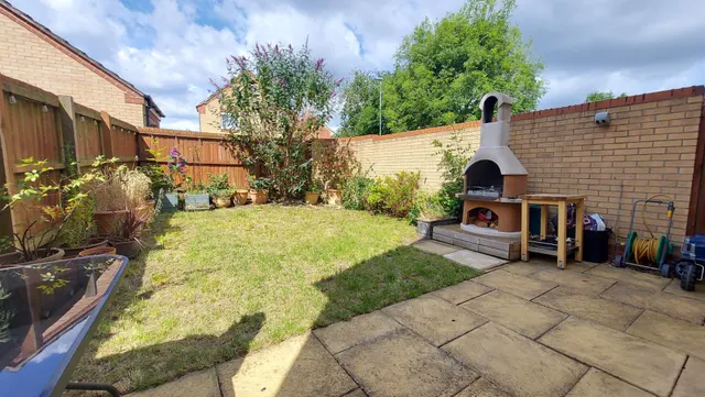 Photo 2 — Shelsley Walsh Rise, Bourne, PE10