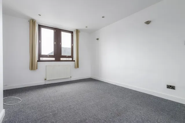 Photo 3 — Kelso Place, Kirkcaldy, KY2 5BG
