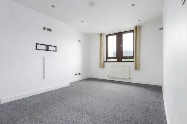 Photo 2 — Kelso Place, Kirkcaldy, KY2 5BG