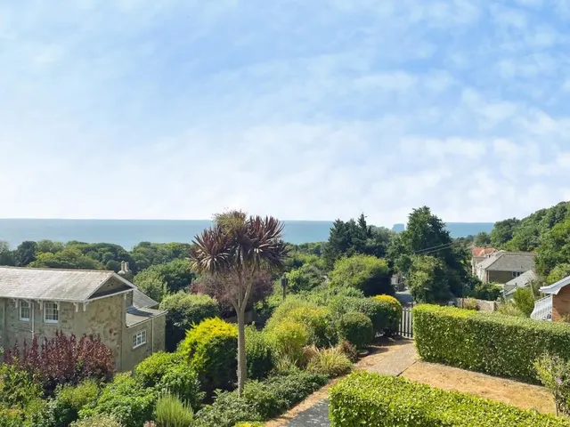 Zig Zag Road, Ventnor, PO38, photo 3