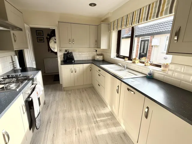 Oakwood Road, Stockport, SK6, photo 3