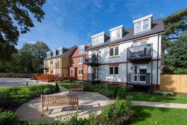 Thorpe Road, Staines-Upon-Thames, TW18, photo 1