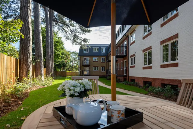 Thorpe Road, Staines-Upon-Thames, TW18, photo 2