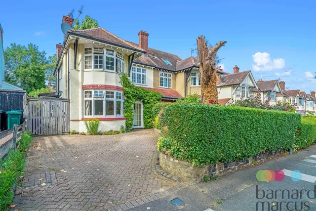 Ravensdale Avenue, London, photo 1