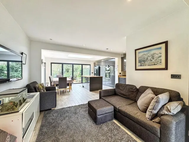 Photo 2 — Deans Lane, Edgware, HA8, Edgware