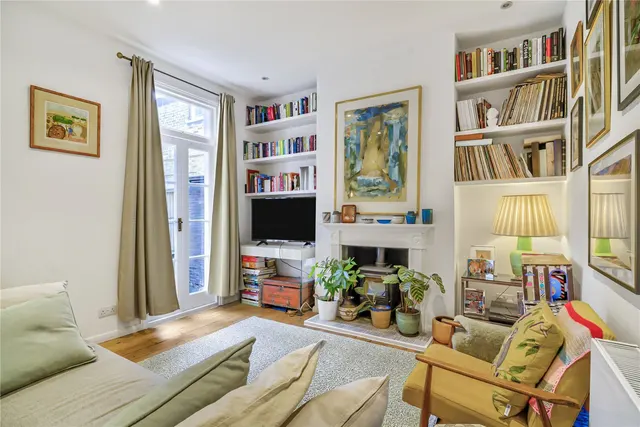 Photo 3 — Glenelg Road, London, SW2