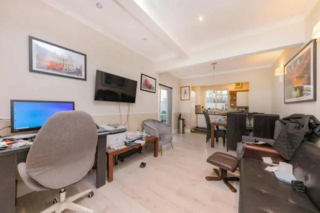 Photo 3 — 6 Perham Road, London, W14
