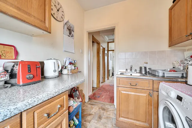 Corbins Lane, Harrow, HA2, photo 3