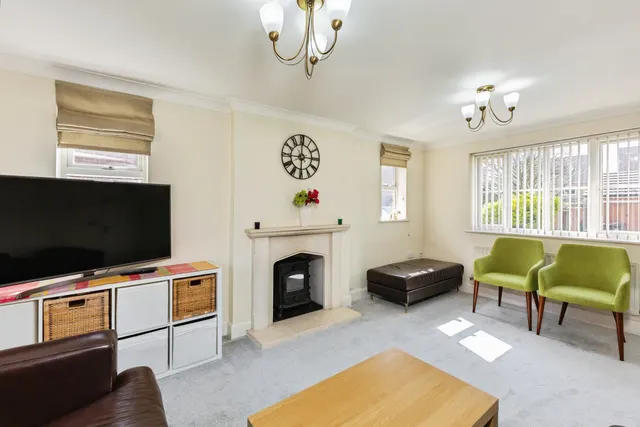 Leonardslee Crescent, Newbury, RG14, photo 1