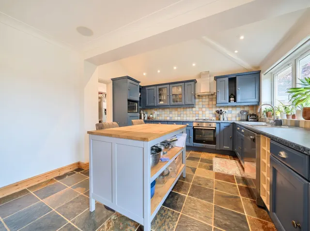 Photo 2 — GENEROUSLY PROPORTIONED NEWMARKET HOME