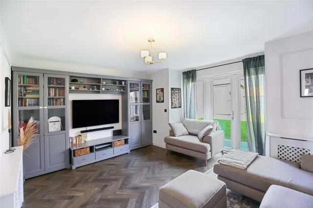 Photo 2 — Pine Close, Stewarton, Kilmarnock, East Ayrshire, KA3