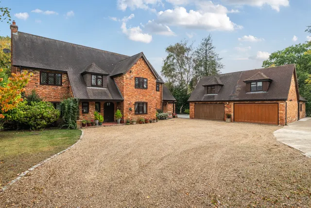 Templewood Lane, Farnham Common, SL2, photo 1