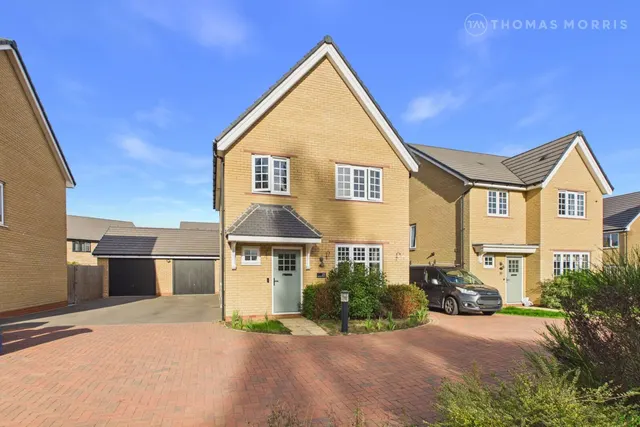 4 bedroom house, Glanville Crescent, Little Paxton, PE19