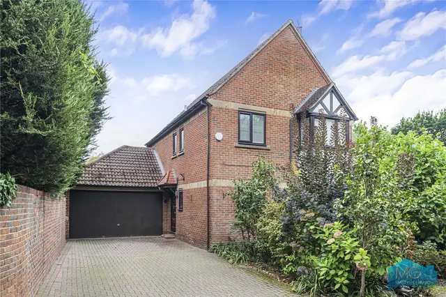 Robin Close, London, NW7, photo 1