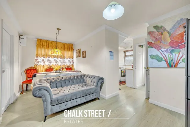Albert Road, Romford, RM1, photo 1
