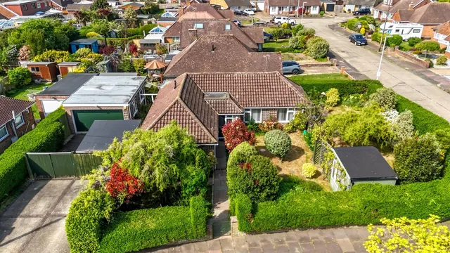 Photo 3 — Windermere Crescent, Goring-By-Sea, Worthing