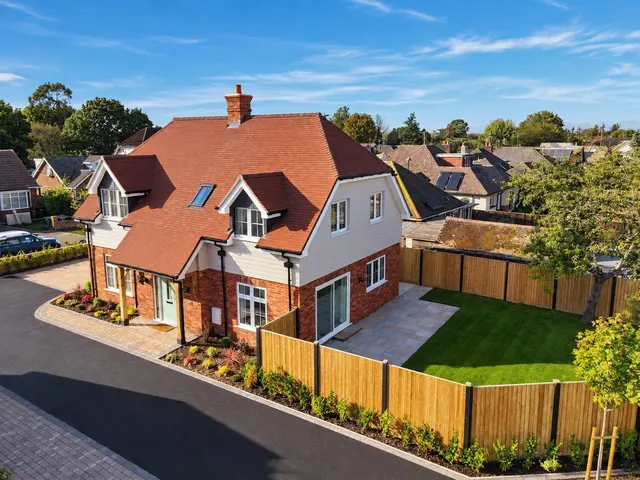 Highfield Road, Ringwood, BH24, photo 1