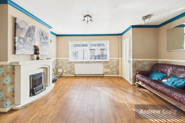 Edward Burdis Street, Southwick, SR5, photo 2