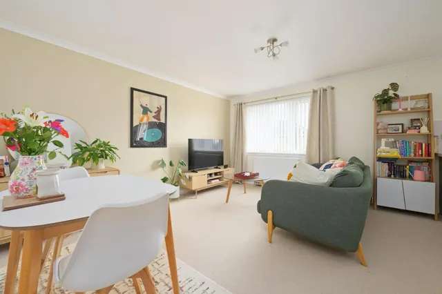 Photo 3 — Bell Court, Falkirk, Fk2 9GE