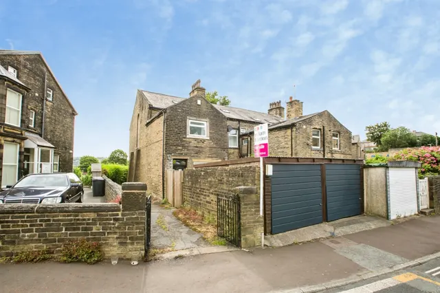 Savile Park Road, Halifax, photo 1