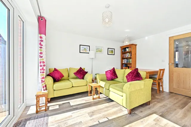 Passion Flower Grove, Burslem, ST6, photo 2
