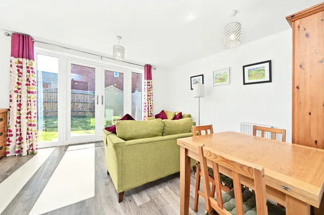 Passion Flower Grove, Burslem, ST6, photo 3