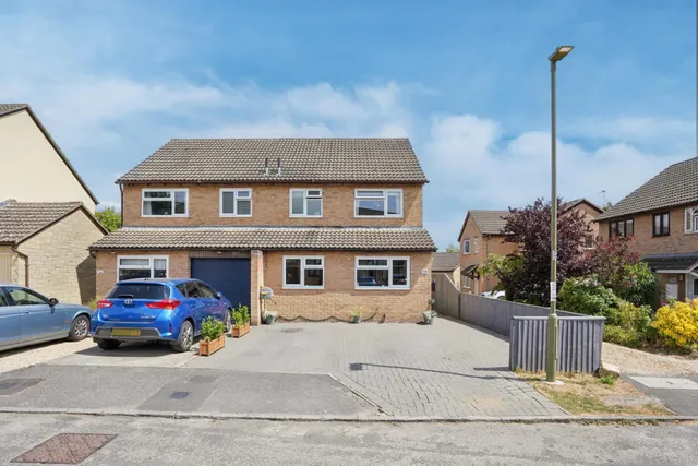 Thorney Leys, Witney, OX28, photo 1