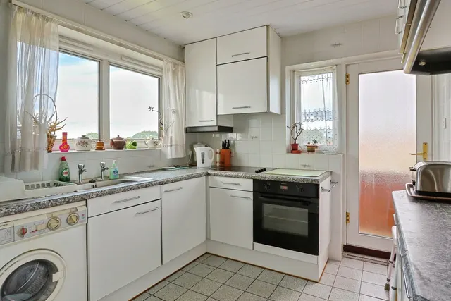 Midwood Avenue, Queens Park, BH8, photo 2