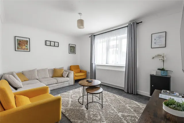 Manor Road, Guildford, GU2, photo 2