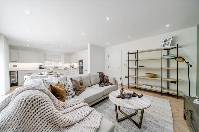 Potters Farm Close, BR2, photo 1