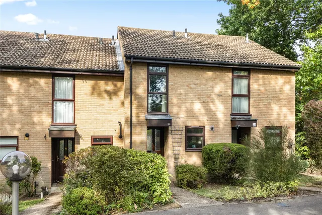Raglan Road, Knaphill, GU21, photo 1