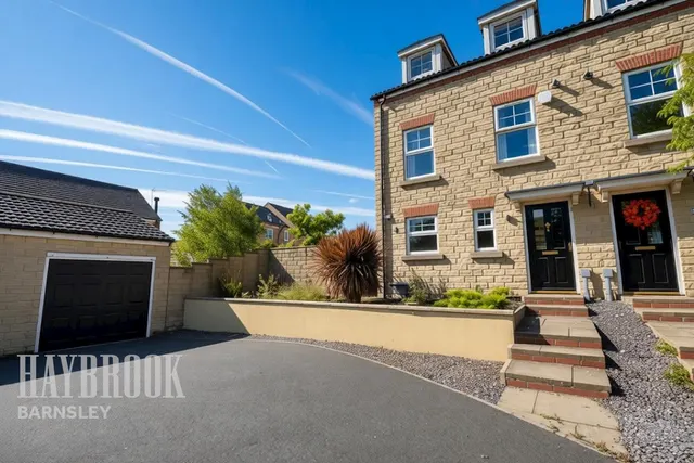 Maple Close, Kendray, photo 1