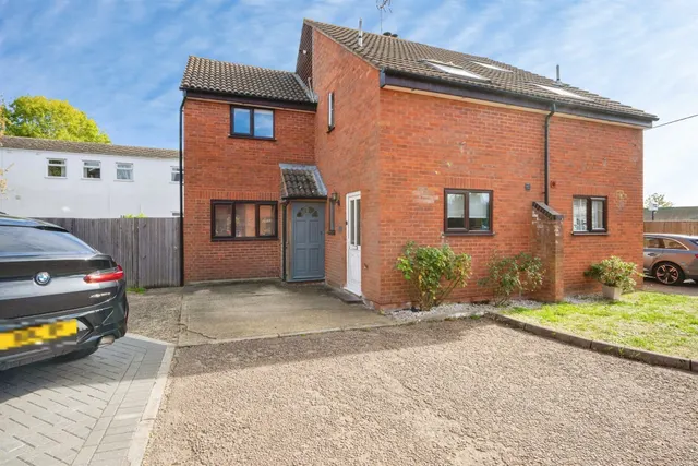 Aylesbury Road, Bierton, HP22, photo 1
