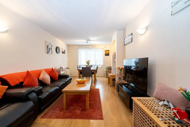 Photo 3 — Alders Close, London, E11 3RZ