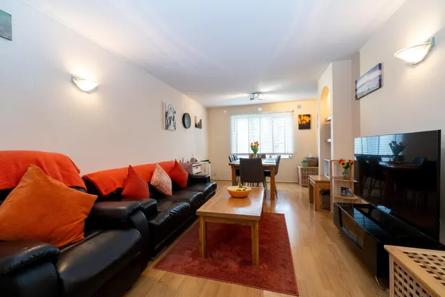 Photo 2 — Alders Close, London, E11 3RZ