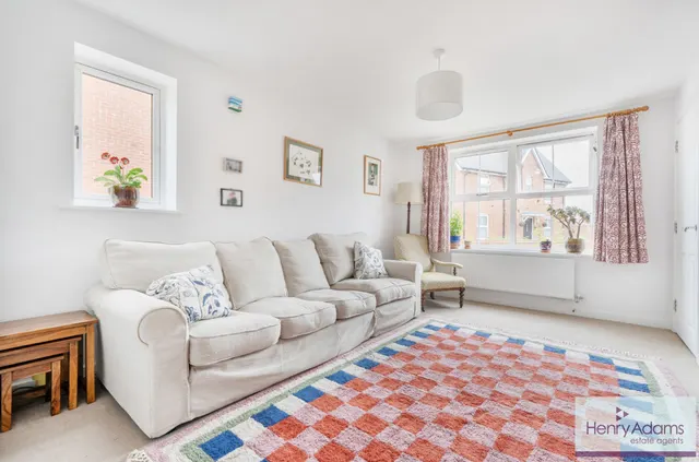 Weald Way, Petersfield, GU31, photo 2