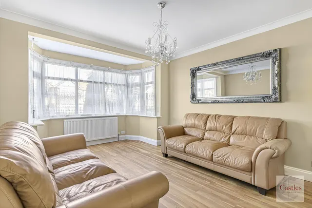 Empire Avenue, London, N18, photo 2