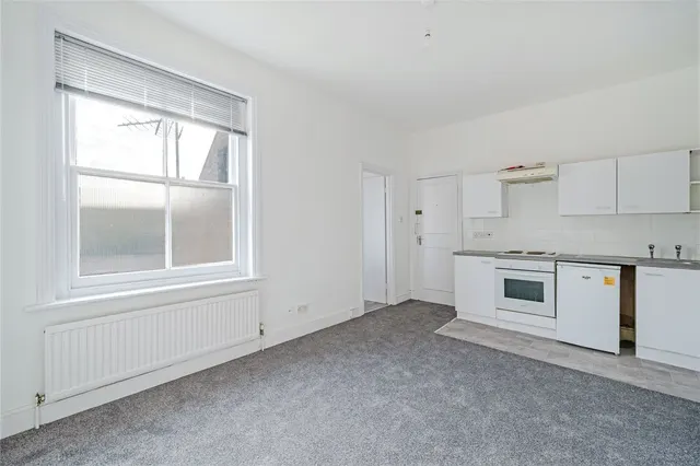 High Road, Willesden Green, NW10, photo 3