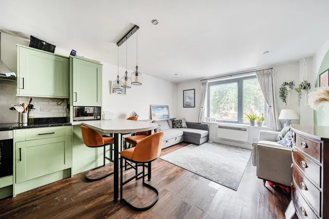 6 Kenton Apartments, 35 Clapham Park Road, London, photo 1
