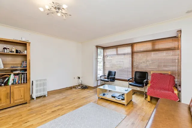 Canvey Close, Crawley, RH11, photo 3