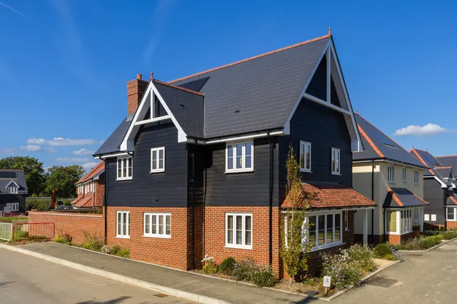Sumners Fields, Horsham, RH13, photo 1