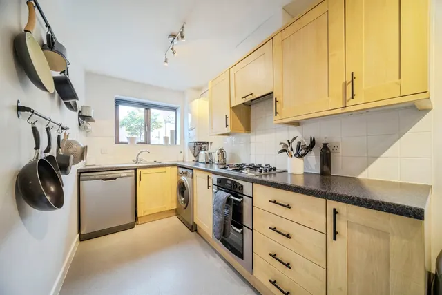 Rushfields Close, Westcroft, MK4, photo 2
