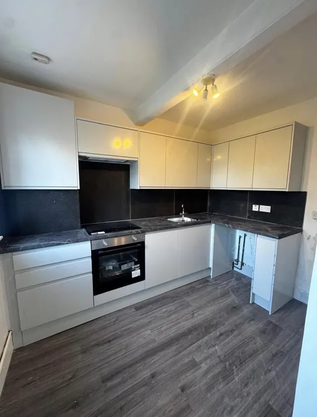 Elliman Avenue, Slough, SL2, photo 3