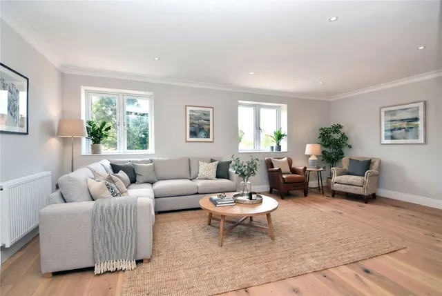 Photo 2 — Holly Oak Close, Cheam, Sutton, SM2