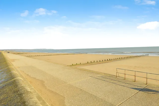 Seawall, Dymchurch, Romney Marsh, Kent, TN29 — photo 1