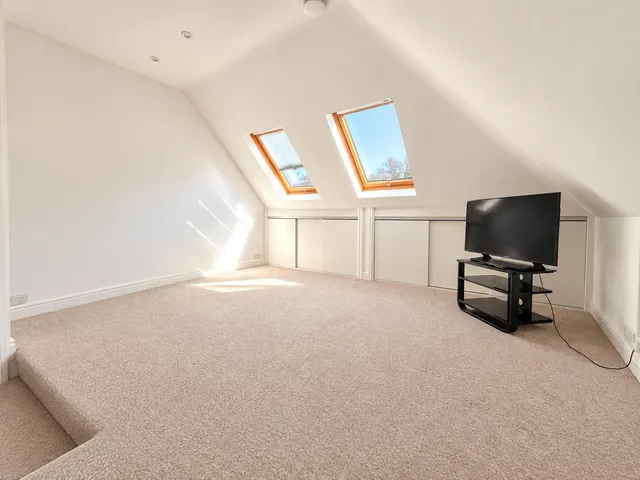 York Road, Guildford, GU1, photo 3