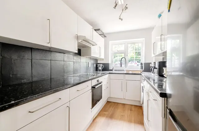 Lower Edgeborough Road, Guildford, GU1, photo 3
