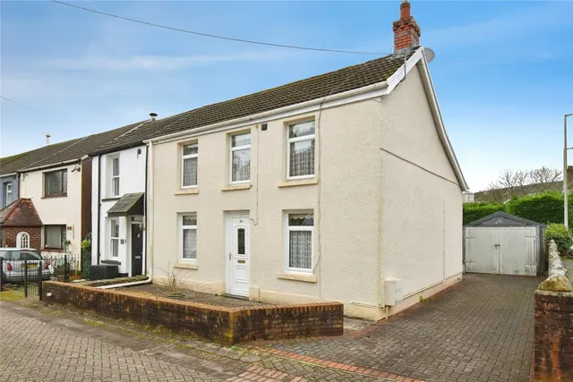 Orchard Street, Pontardawe, SA8, photo 1