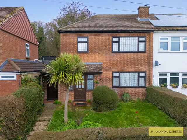 Antlers Hill, London, photo 1