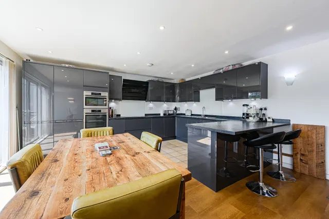 Photo 2 — Apartment 56, Building 45, Hopton Road, London